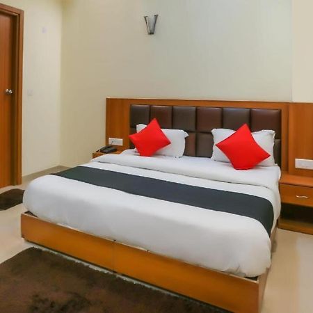 Отель Capital O Bvh Hospitality Near Pvr Ansal Plaza Greater Нойда Экстерьер фото