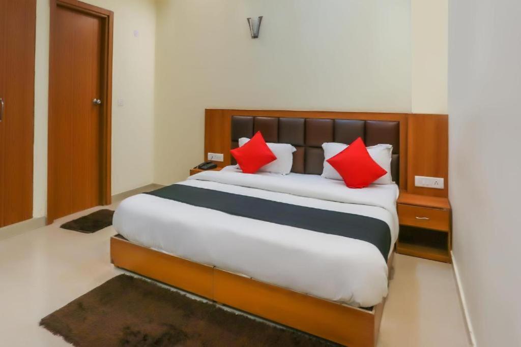 Отель Capital O Bvh Hospitality Near Pvr Ansal Plaza Greater Нойда Экстерьер фото